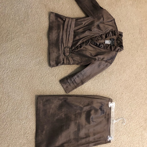 Modern mother of the bride two piece set - Picture 5 of 5